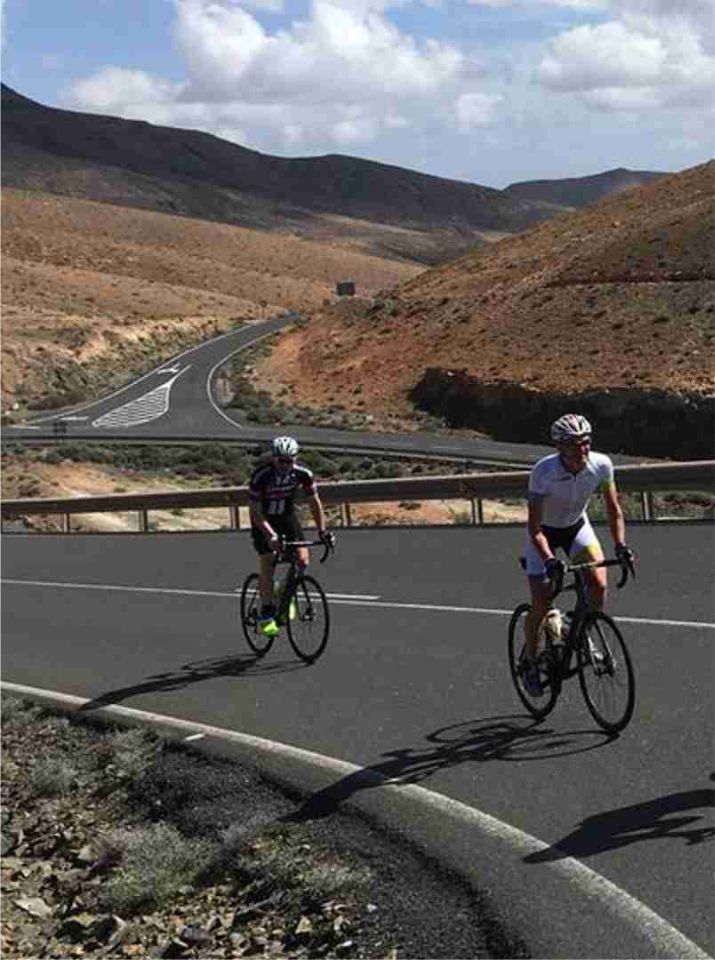 Kraftausdauer training in den bergen in Fuerteventura Trainingscamp