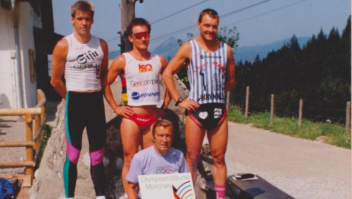 Das Triathlon TEam um Triathlon Coach Bennie Lindberg 1992 in Oberstdorf. Mit auf Bild: Pauli Kiuru, Teemu Vesala und Seppo Nuuttila